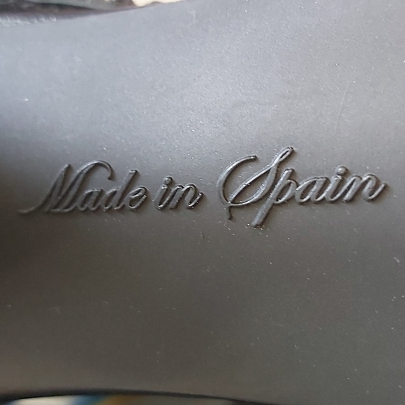 Shoes - Picture 9 of 9